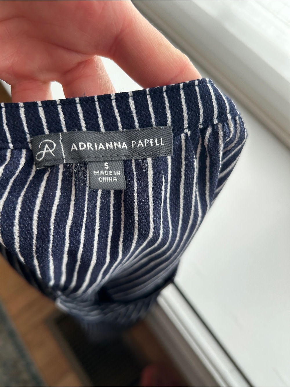 Adrianna Papell Navy White Striped Flutter Sleeve Split V-Neck Blouse Small - Picture 6 of 8